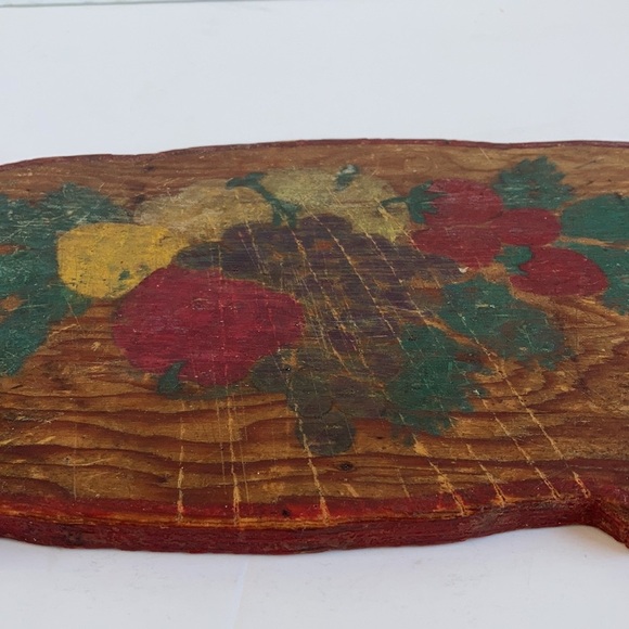 Vintage wood pig cutting board folk art painted red strawberries grapes - Picture 11 of 15